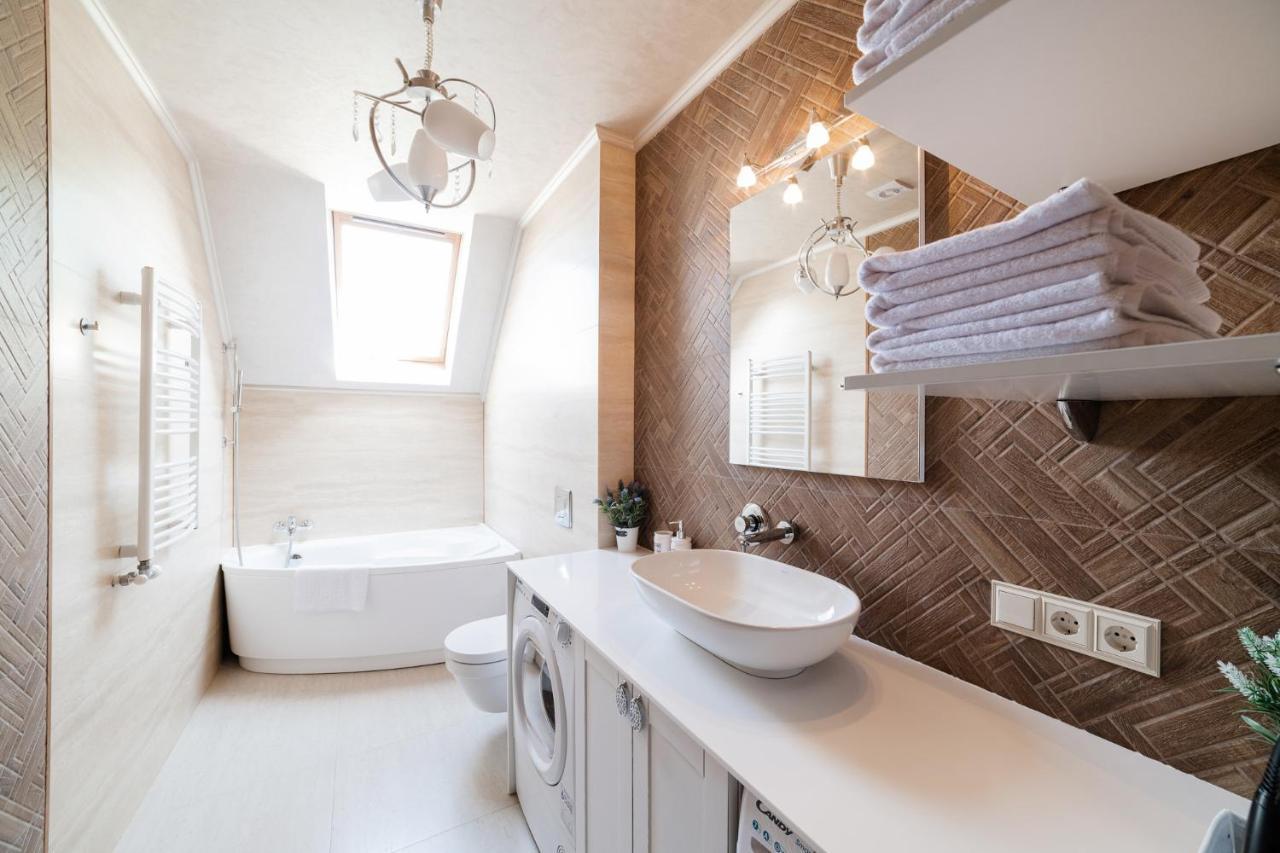 Lux Apartment On Duhnovicha Street .Free Parking. Uzhhorod Luaran gambar