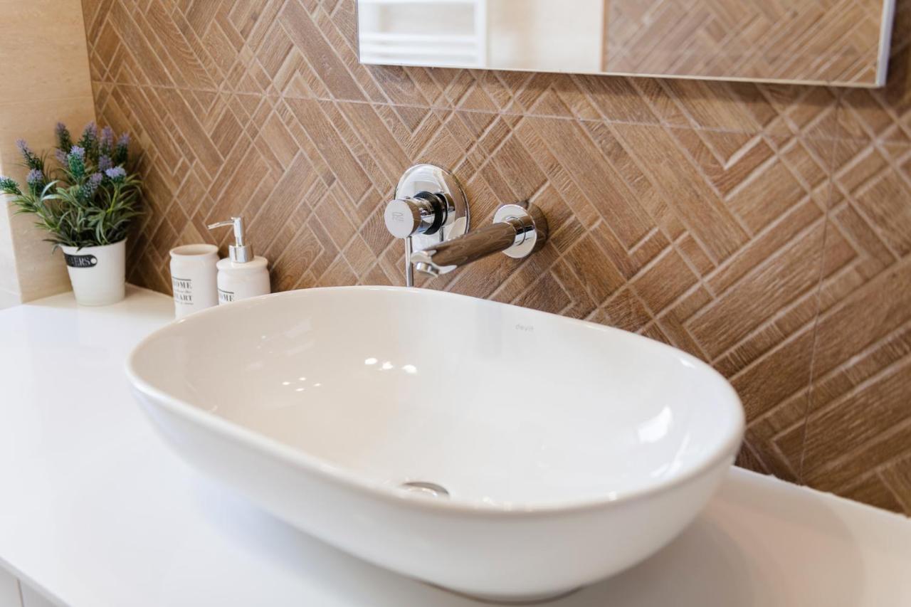 Lux Apartment On Duhnovicha Street .Free Parking. Uzhhorod Luaran gambar