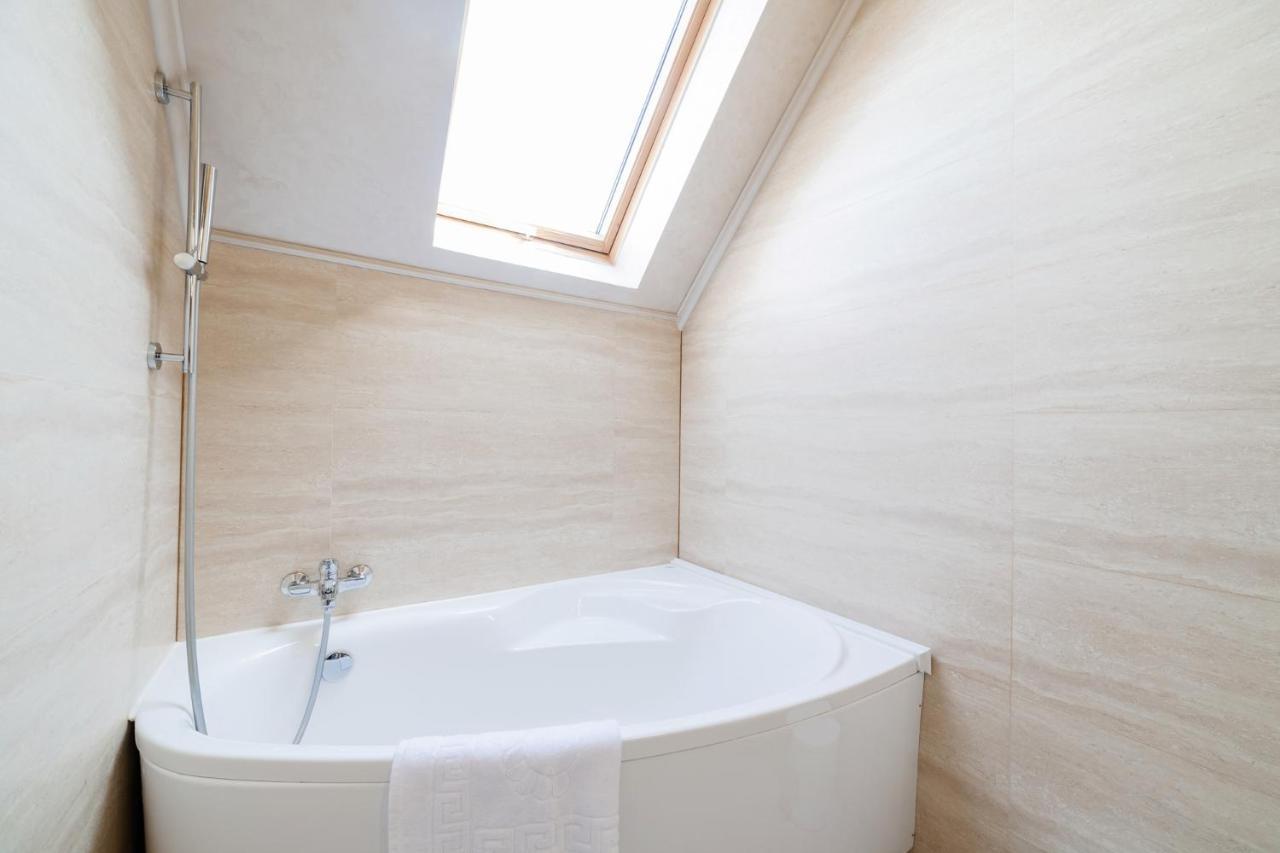 Lux Apartment On Duhnovicha Street .Free Parking. Uzhhorod Luaran gambar