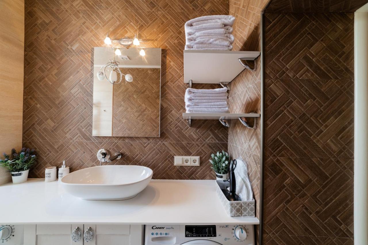 Lux Apartment On Duhnovicha Street .Free Parking. Uzhhorod Luaran gambar